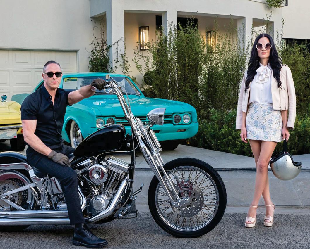 LA ARTISTA Y DISEÑADORA ELICIA CASTALDI Y SU MARIDO, DAVID KOKAKIS, NOS INVITAN A SU FABULOSA CASA EN BLANCO Y NEGRO EN LAS COLINAS DE BEL AIR