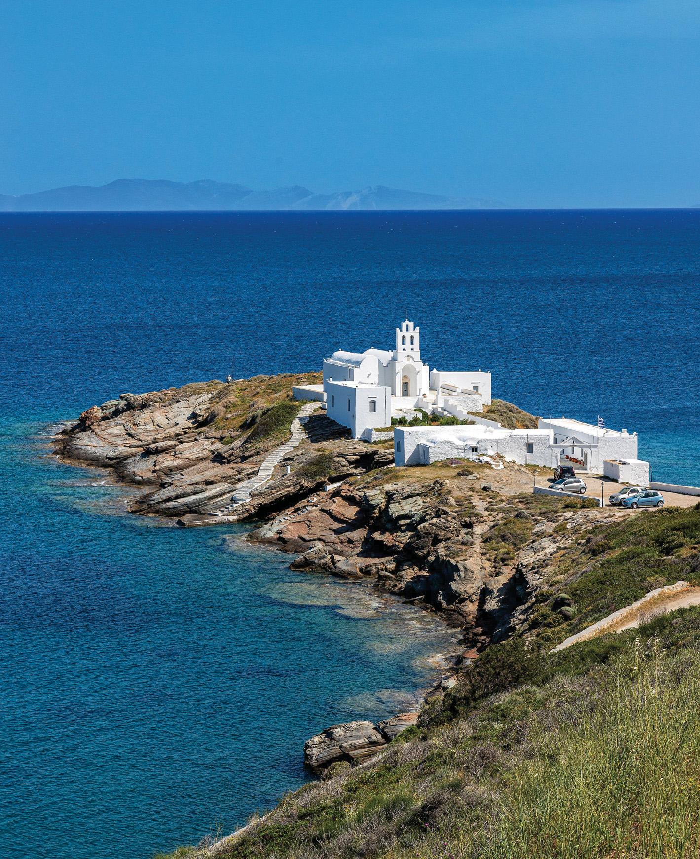 MARINA VERNICOS NOS INVITA A CONOCER SU IMPRESIONANTE CASA JUNTO AL MAR, EN LA ISLA DE SIFNOS, UNA DE LAS PERLAS DEL EGEO