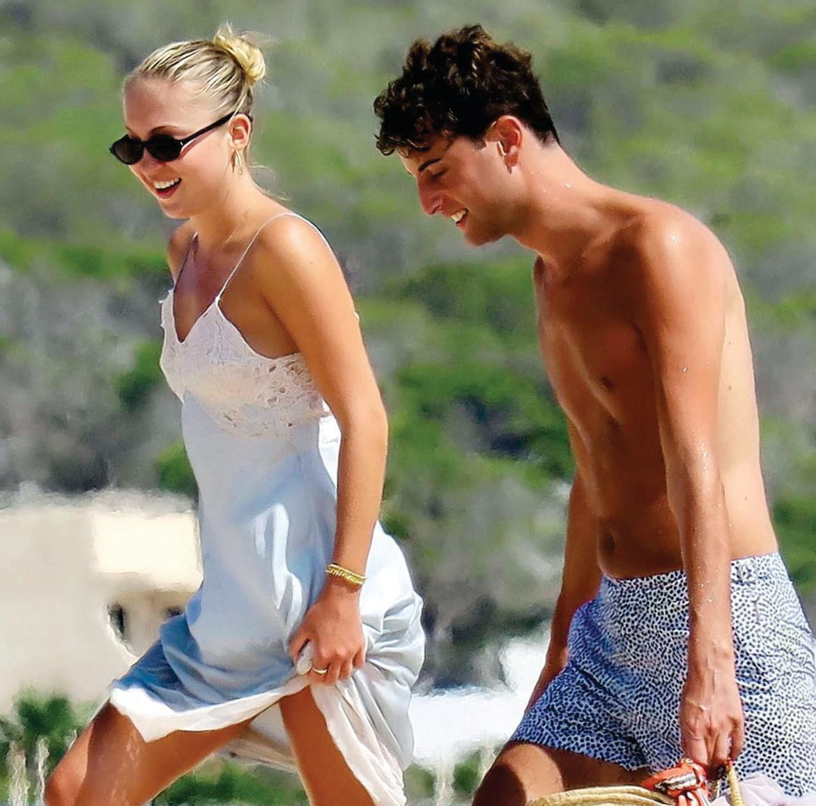 KATE MOSS Y SU HIJA, LILA GRACE HACEN DE LAS PLAYAS DE FORMENTERA SU PASARELA PARTICULAR