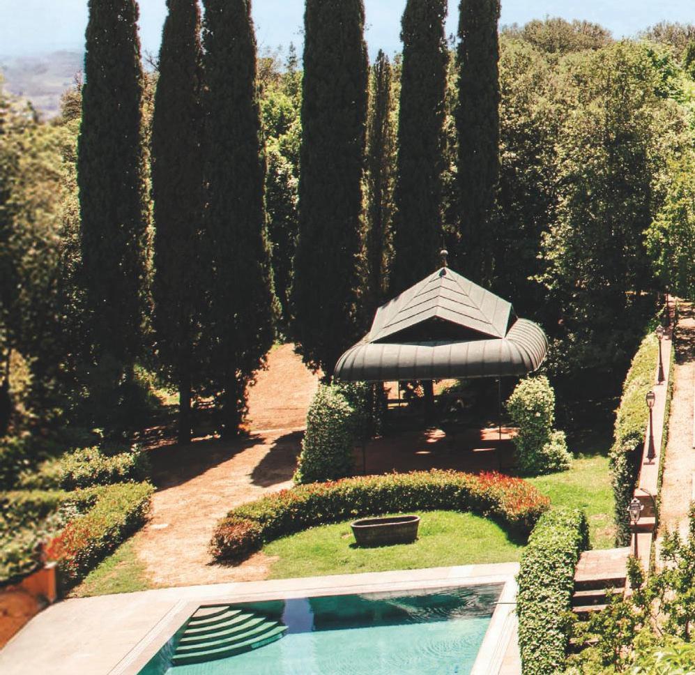 EL PRÍNCIPE FABIO BORGHESE Y SU MUJER, ANGELICA KRYSTLE DONATI NOS RECIBEN EN «MEDICEA DI MONTEVETTOLINI»>, SU MAJESTUOSA VILLA EN LA TOSCANA