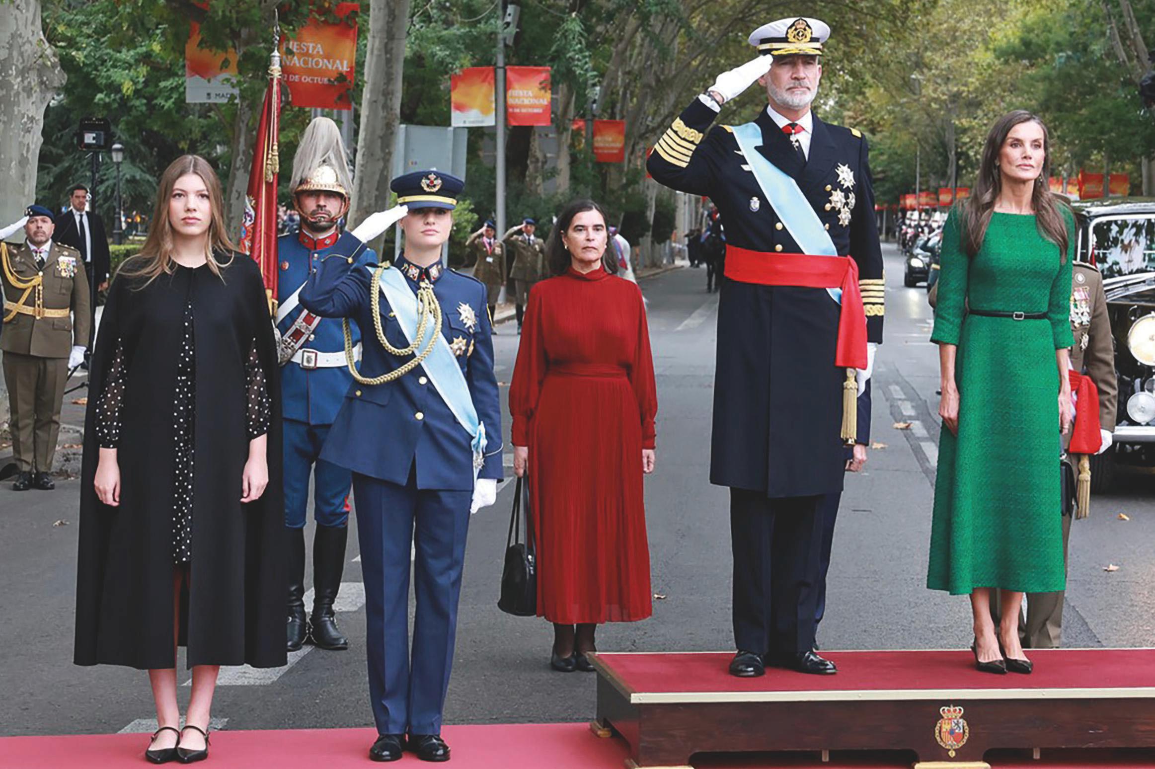 DOS ESTRELLAS EN PALACIO LEONOR Y SOFÍA ACAPARAN TODAS LAS MIRADAS EN UNA FIESTA NACIONAL HISTÓRICA