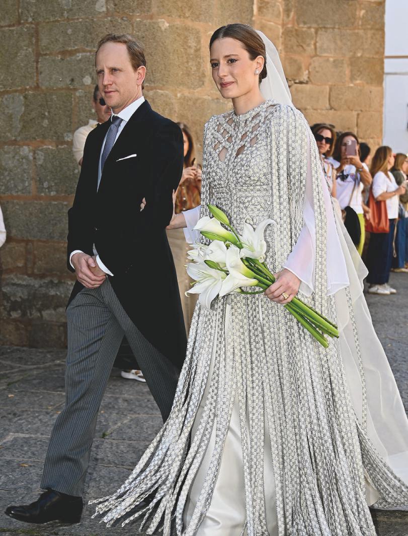 LA ORIGINAL BODA DE FERNANDO PALAZUELO HERMANO DE LA DUQUESA DE HUESCAR Y LA ACTRIZ MICAELA BELMONT EN CÁCERES