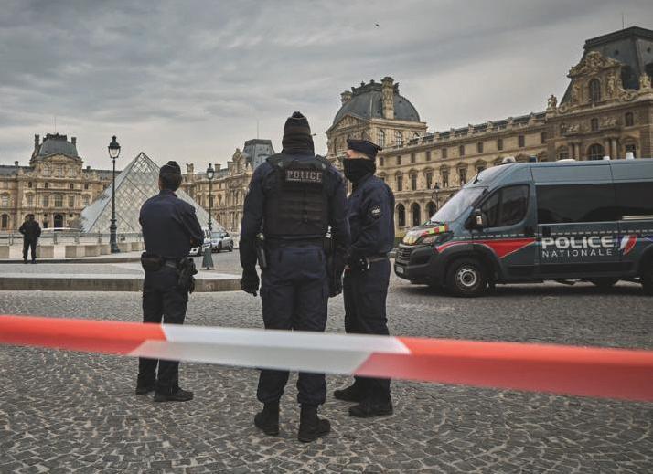 ROBO EN EL LOUVRE UN ATRACO DE PELÍCULA PARA HACERSE CON EL TESORO DE NAPOLEÓN