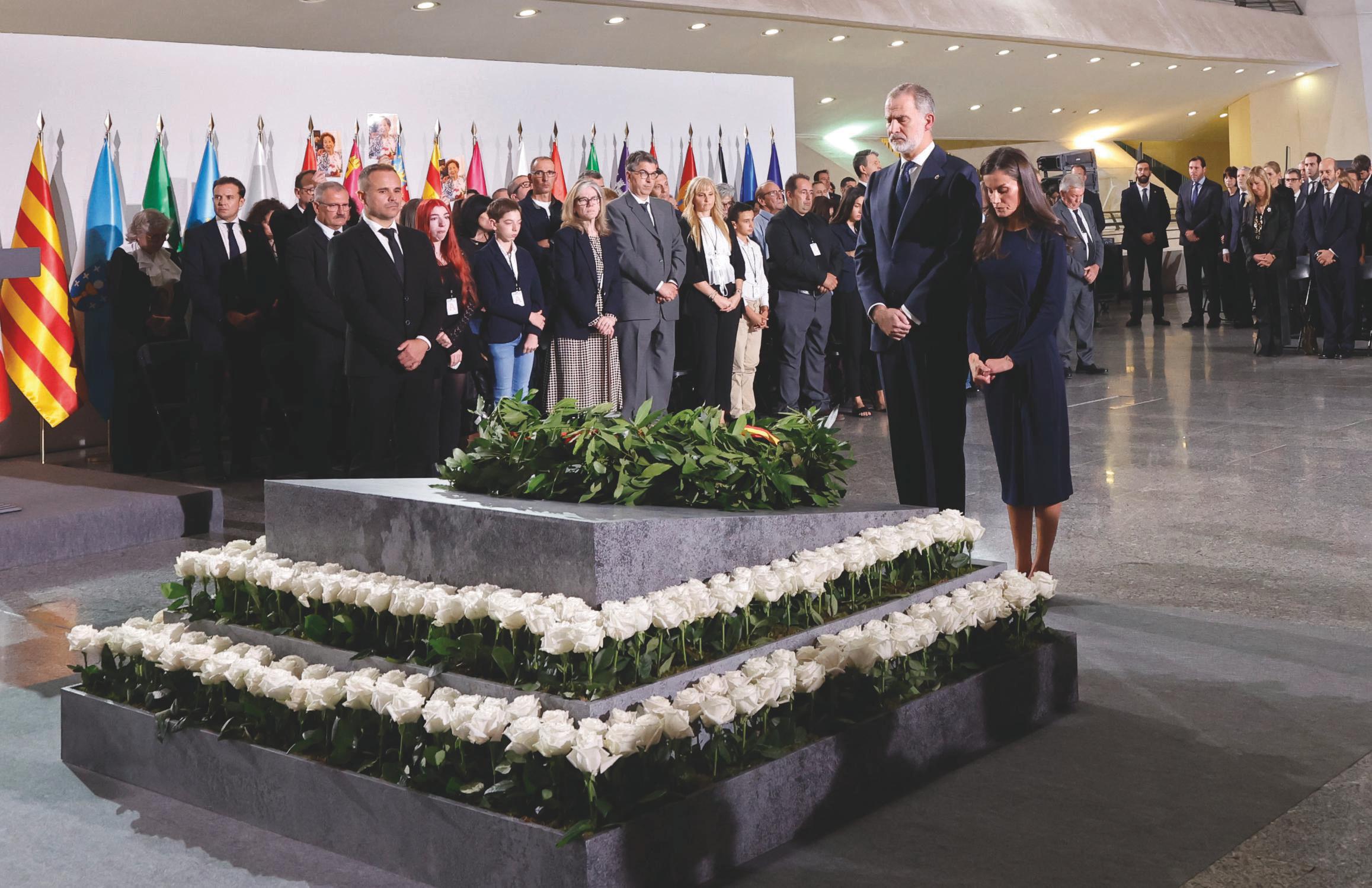 «NO ESTÁIS SOLOS» LOS REYES CONSUELAN A LAS FAMILIAS DE LAS VÍCTIMAS DE LA DANA, EN EL FUNERAL DE ESTADO CELEBRADO EN VALENCIA