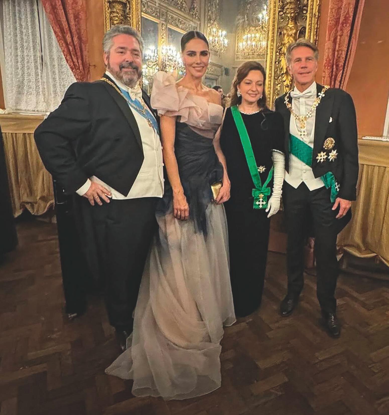 ADRIANA ABASCAL COMO UNA PRINCESA, EN FLORENCIA, JUNTO A SU PRINCIPE FILIBERTO DE SABOYA