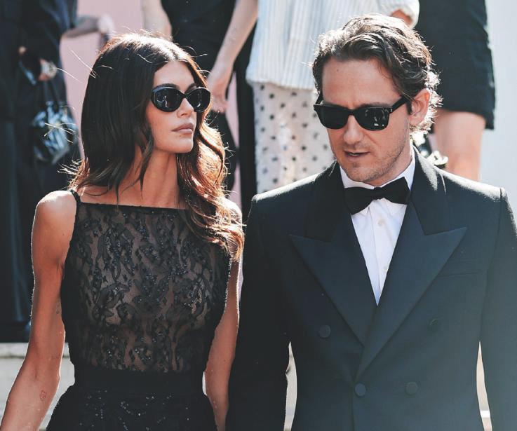 KAIA GERBER Y LEWIS PULLMAN AMOR A TODO GAS: CELEBRAN SU PRIMER AÑO DE AMOR
