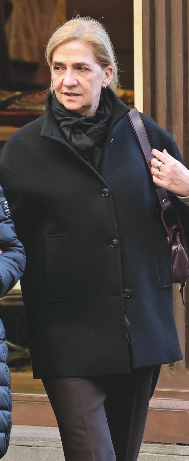 LA REINA SOFÍA DISFRUTA DE UN PLAN DE CHICAS CON SUS HIJAS Y UNA SORPRENDENTE INVITADA: LA NOVIA DE SU NIETO MIGUEL