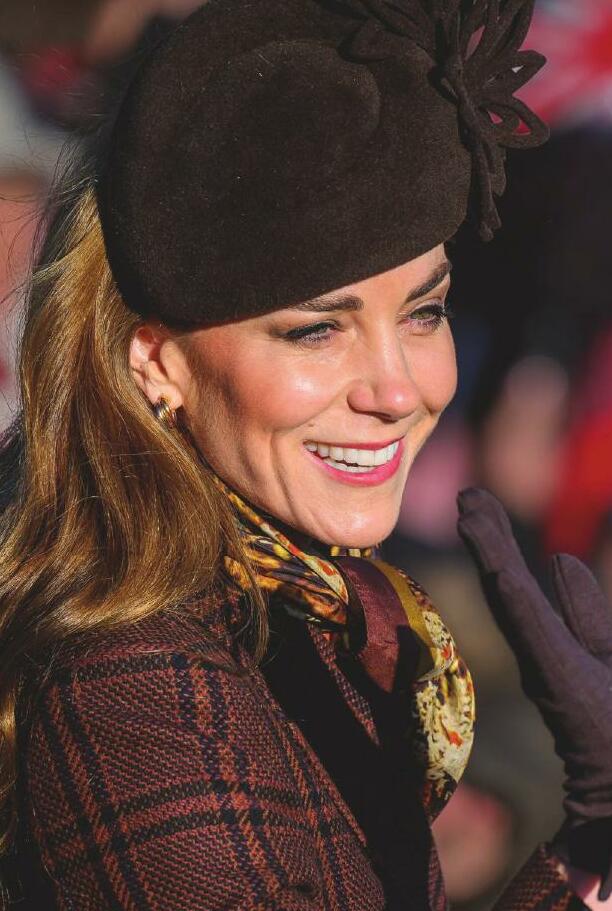 LOS WINDSOR REGRESAN A SANDRINGHAM PARA UNA MISA MARCADA POR AUSENCIAS, LUCES Y SOMBRAS