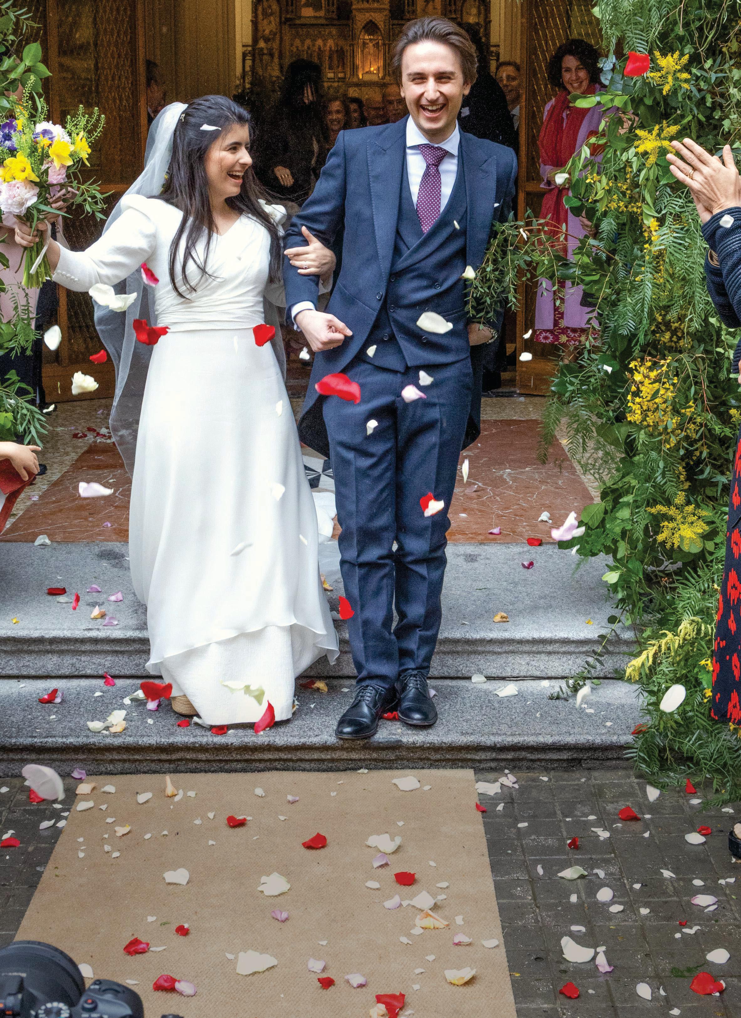 ELEGANCIA BAJO LA LLUVIA EN EL ROMÁNTICO «SÍ, QUIERO» DE LA HIJA DE BÁRBARA PAN DE SORALUCE
