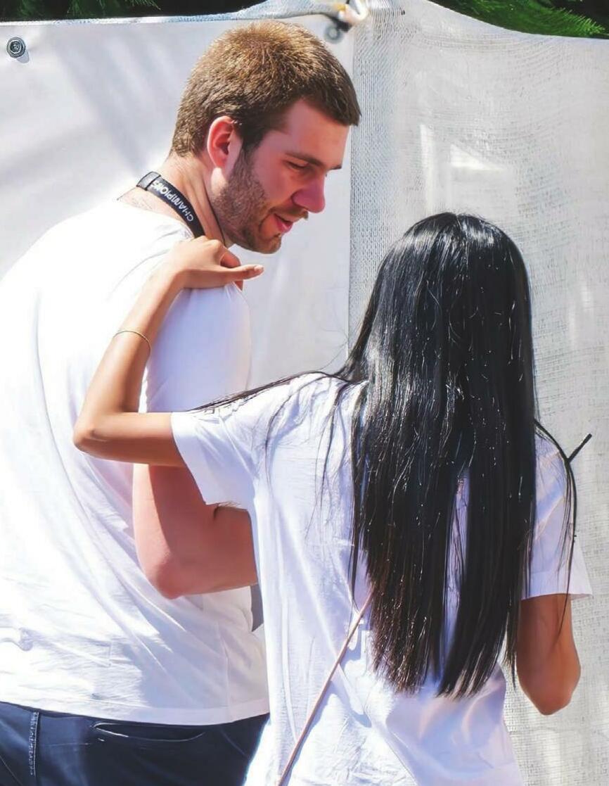 JUAN URDANGARIN Y SOPHIA KHAN AMOR Y TRABAJO EN EL LAGO DE COMO