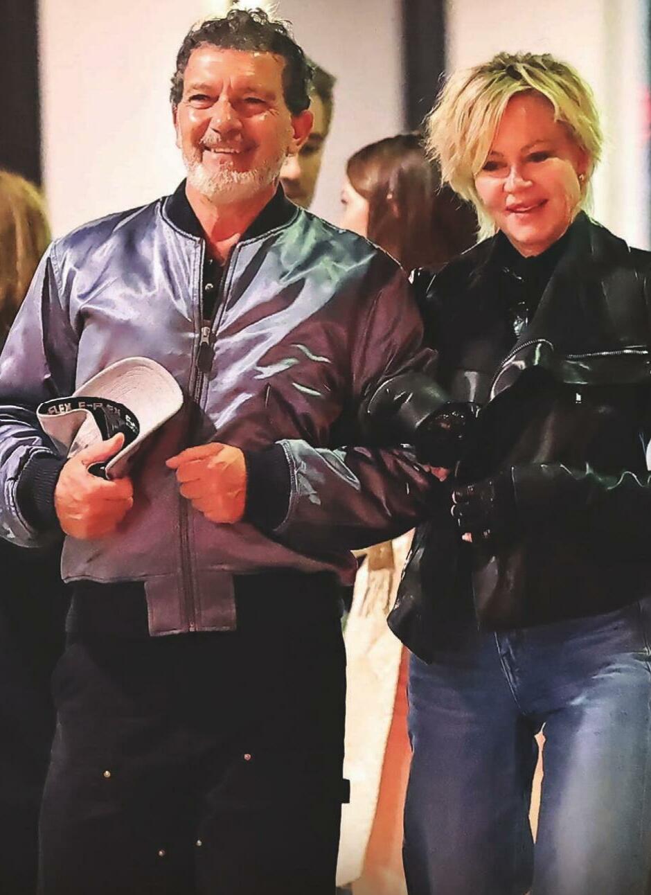 ANTONIO Y MELANIE INESPERADO REENCUENTRO Y CUMBRE FAMILIAR EN LOS ANGELES DEL EXMATRIMONIO MEJOR AVENIDO