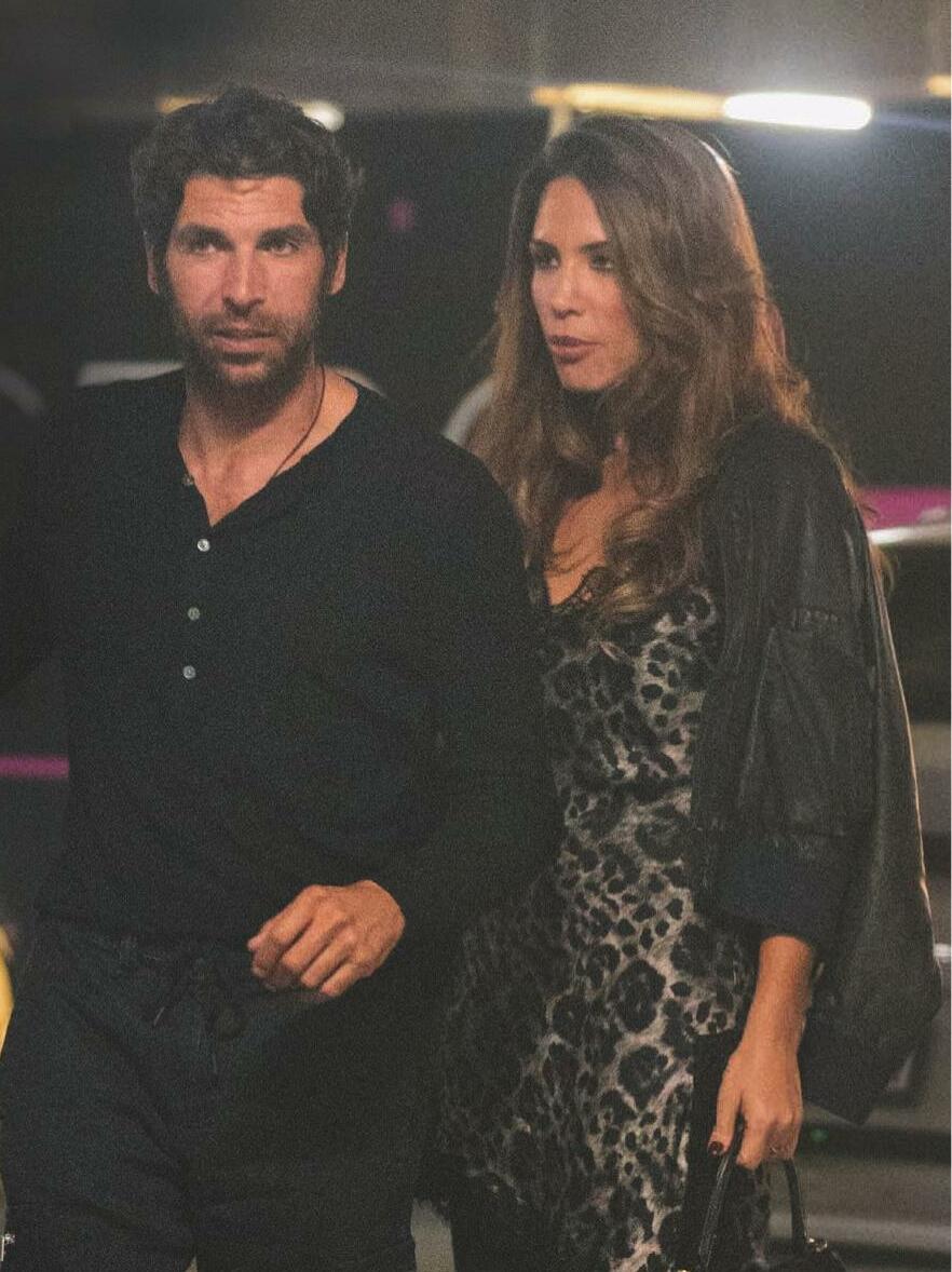 CAYETANO RIVERA Y TAMARA GORRO PRESUMEN DE AMOR CON SU BESO MÁS ROMÁNTICO
