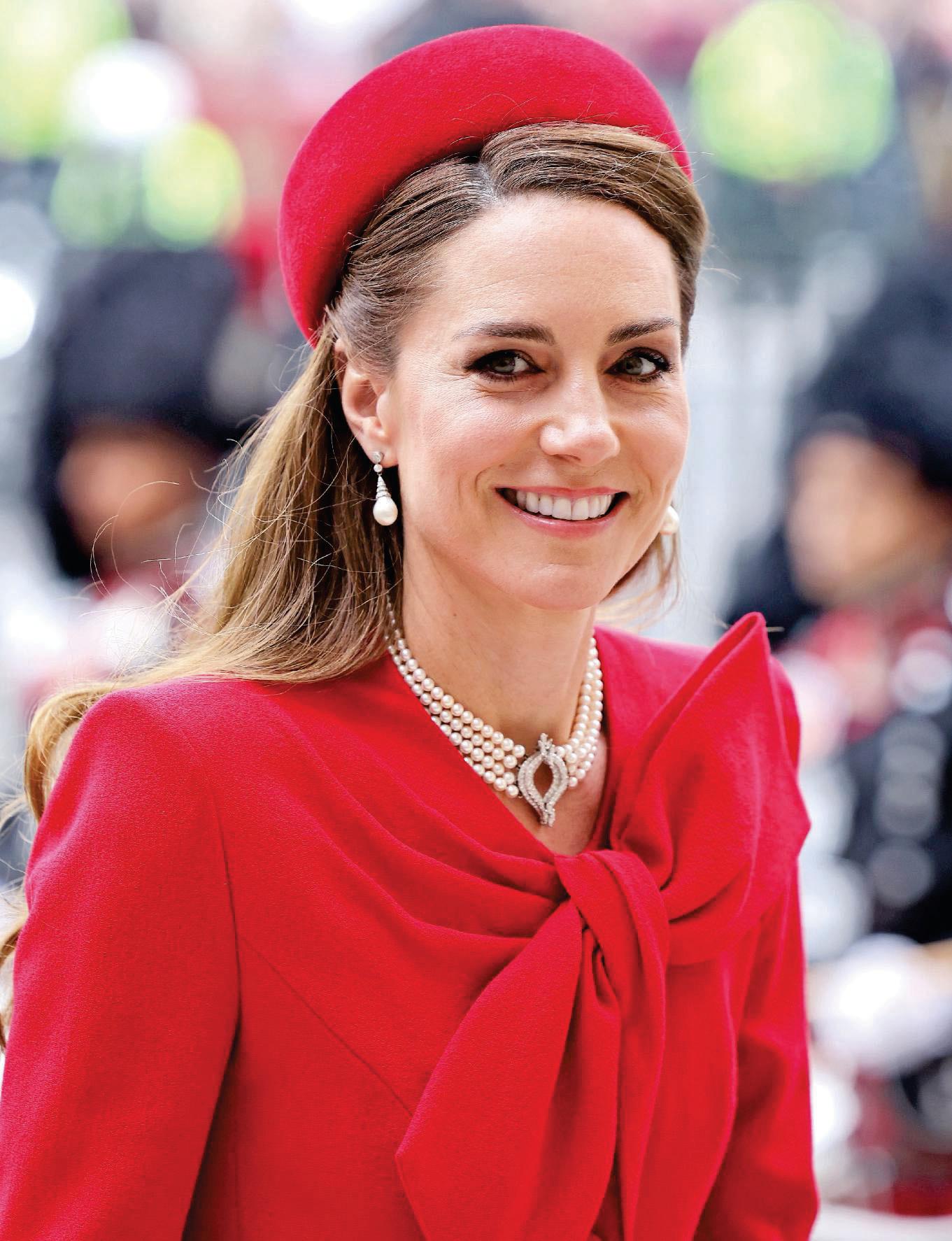 KATE'S CAPTIVATING COMEBACK