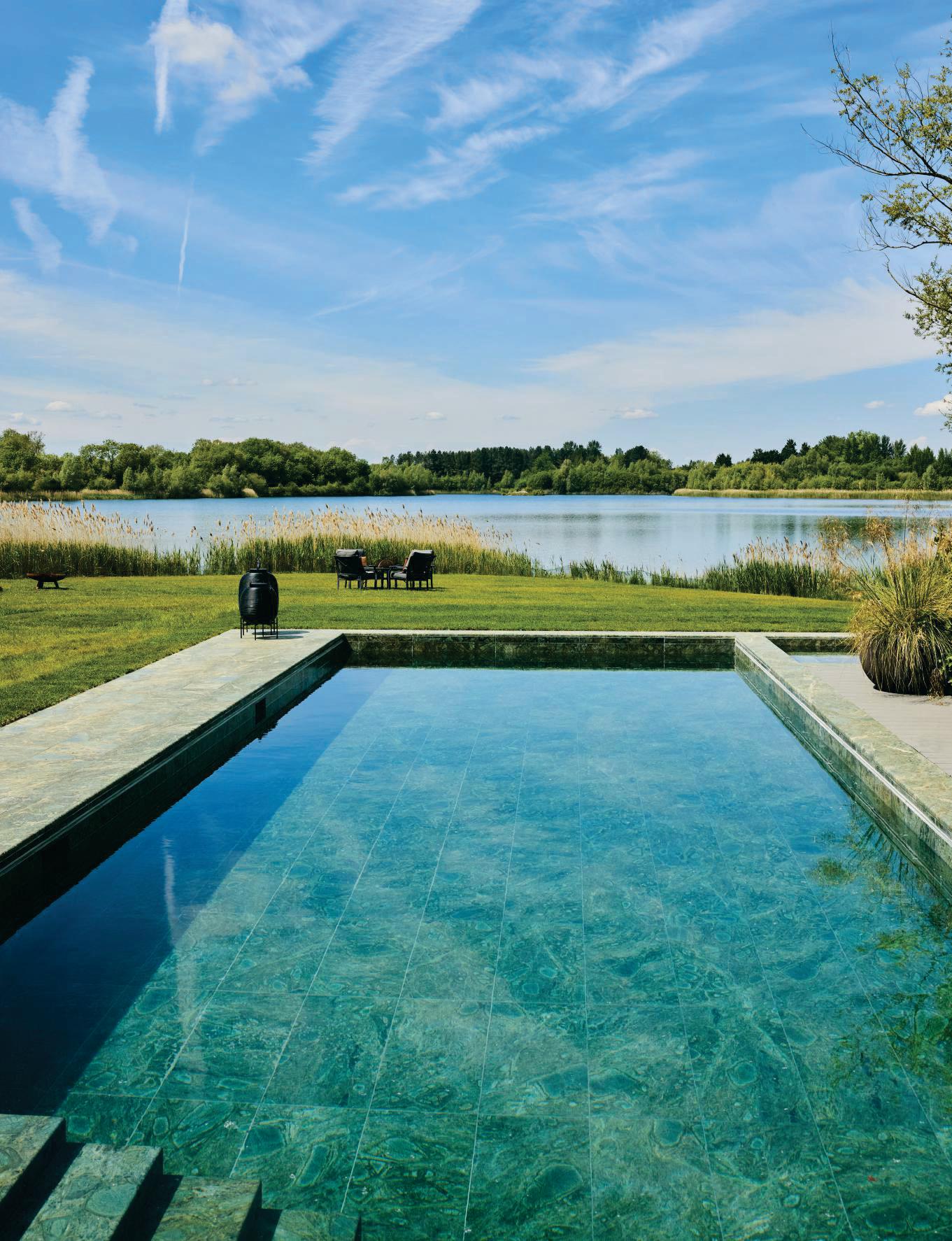 LAKESIDE LIVING