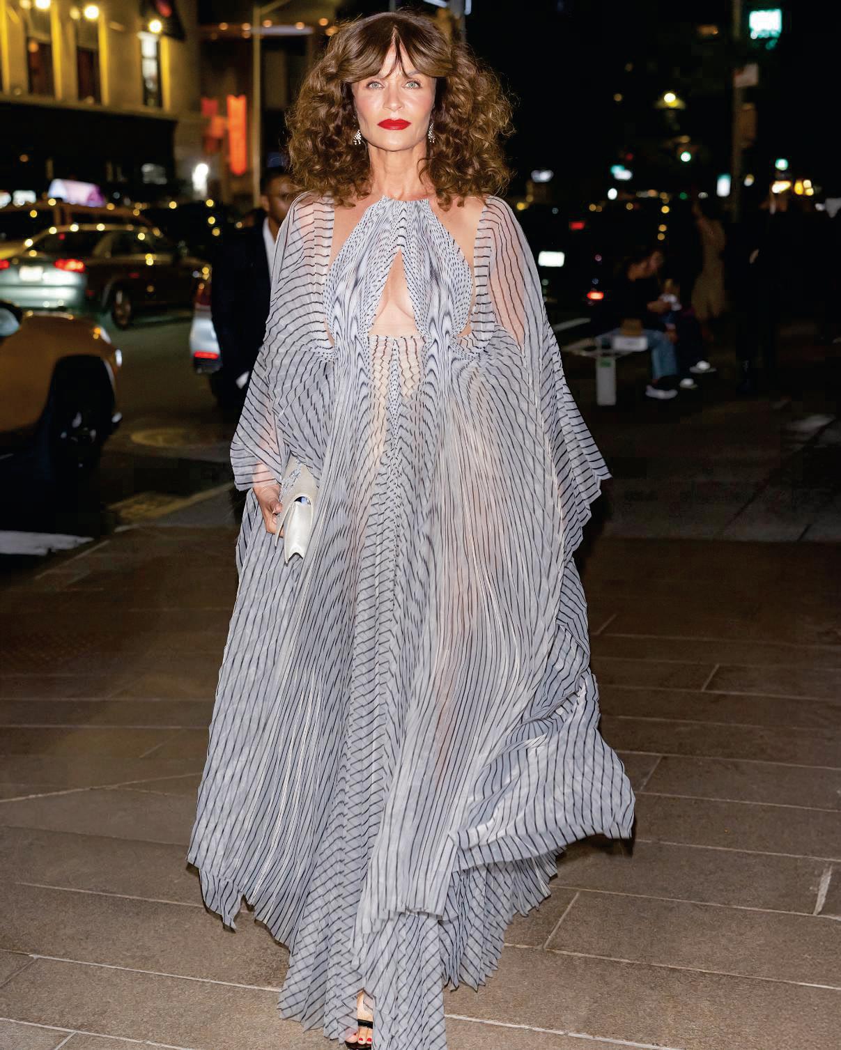 HELENA GOES WITH THE FLOW