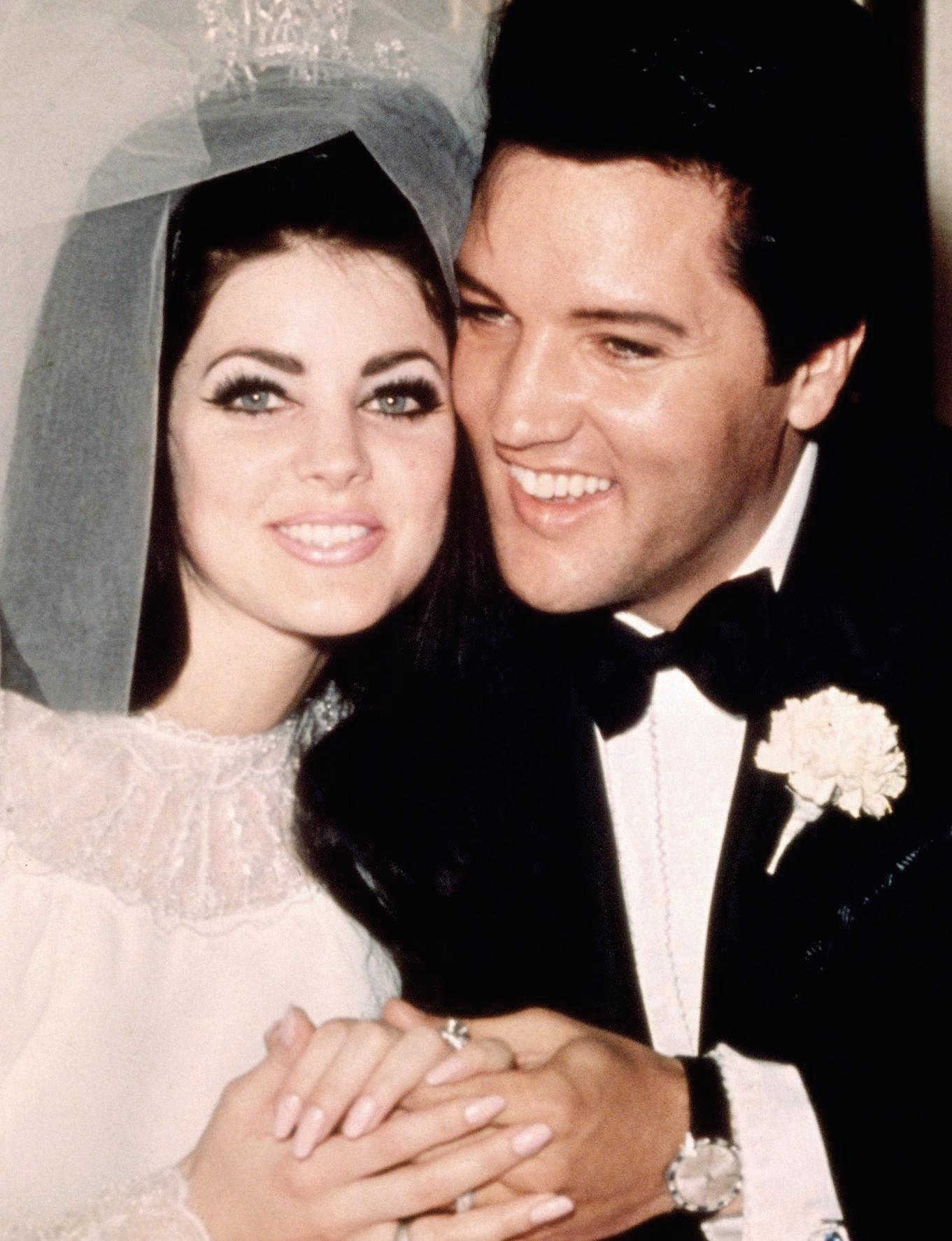 THE PRESLEY BOOK OF MEMORIES