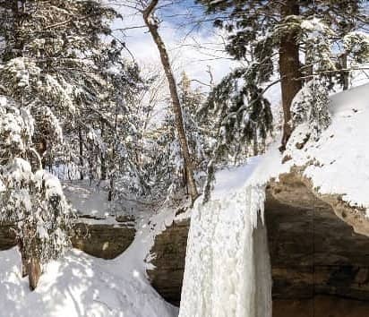 Hike to frozen waterfalls