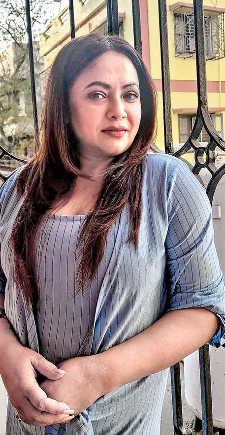 আমি একা থাকি, কিন্তু একাকিত্ব আমাকে গ্রাস করে না: শ্রীলেখা মিত্র