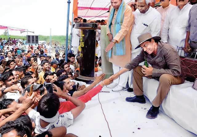 রাজনীতিবিদ ধর্মেন্দ্ৰ