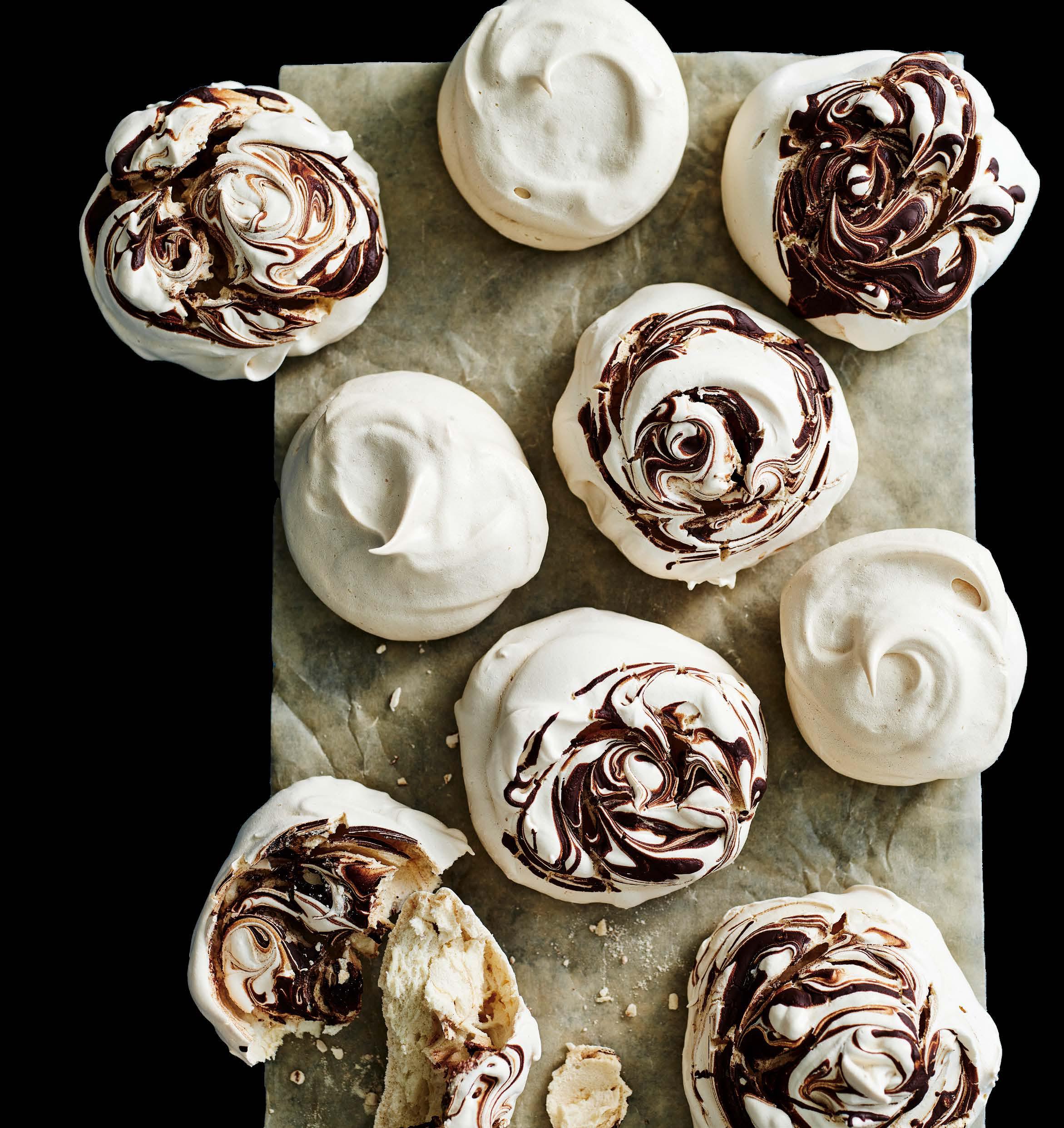 Swirly meringues with chocolate drizzle