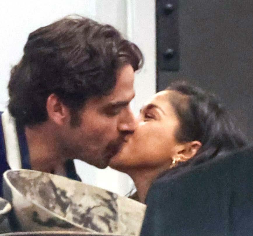 SARAH ROBERTS FINDS LOVE AFTER DIVORCE!
