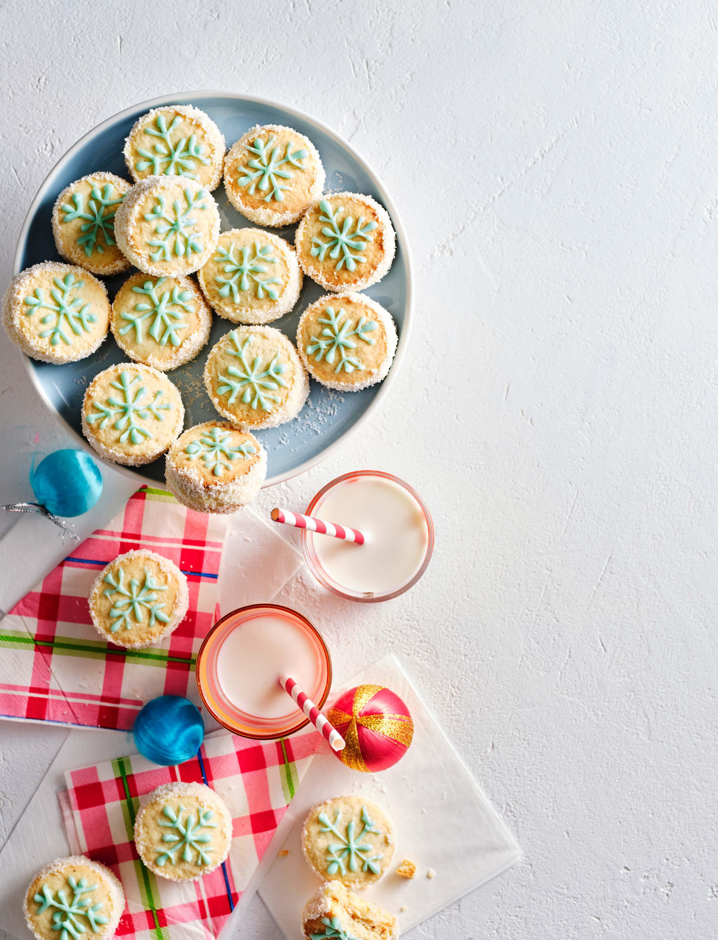 FESTIVE KIDS' TABLE