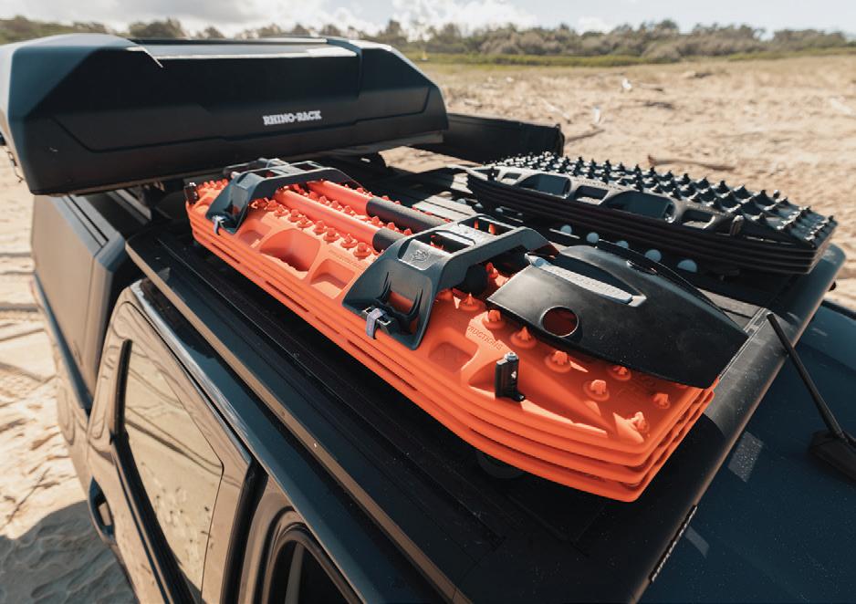 MAXTRAX OFF-ROAD & RECOVERY SHOVEL