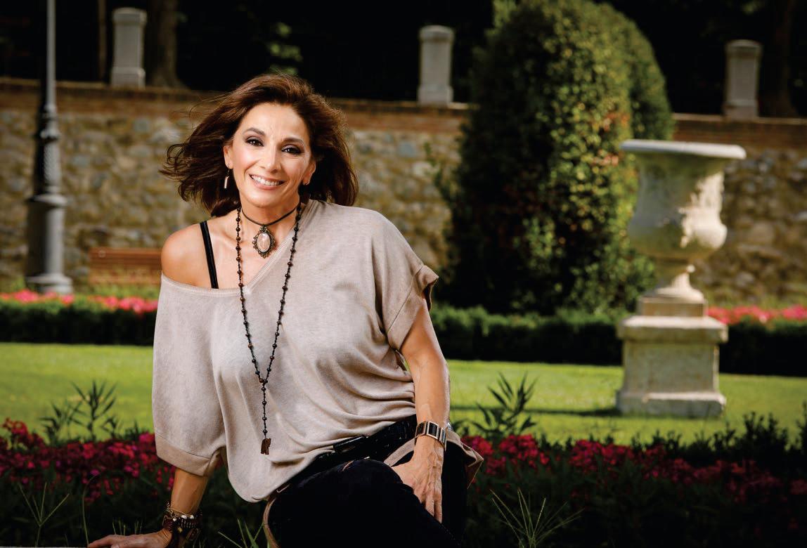 SANDRA AZA - ESCRITORA Y AUTORA DE 'ESTIRPE DE SANGRE'