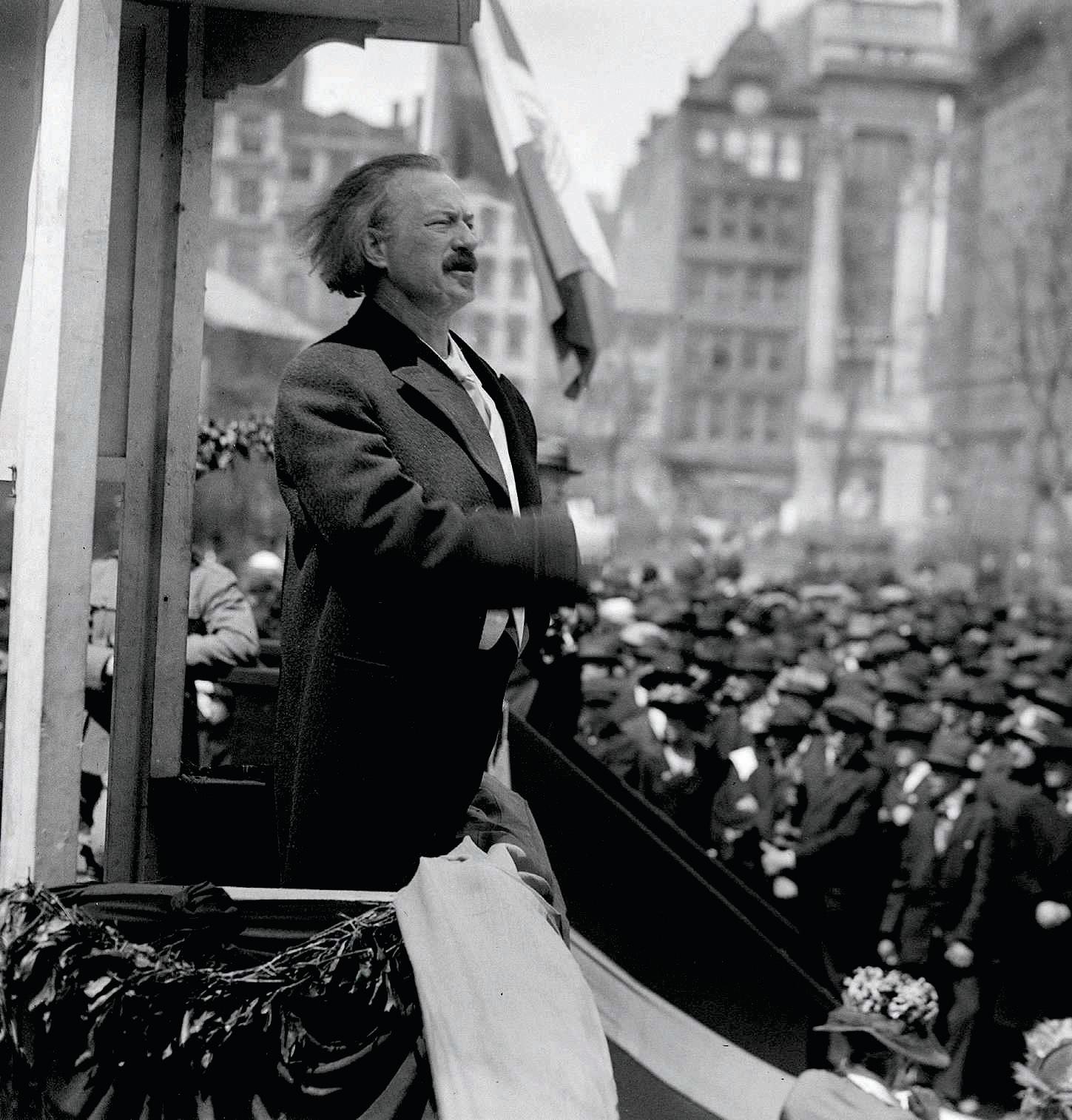 Pianist Paderewski steps up as prime minister of Poland