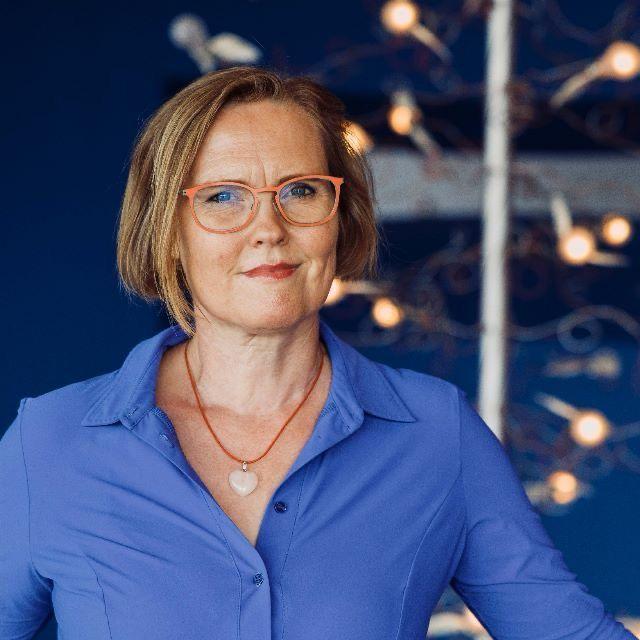 ANNEMIEKE MINTJES