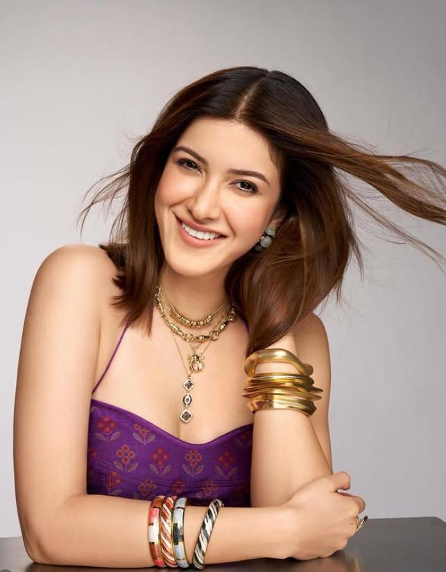 Shanaya Kapoor The Fresh Face Of Modern Bollywood Glamour
