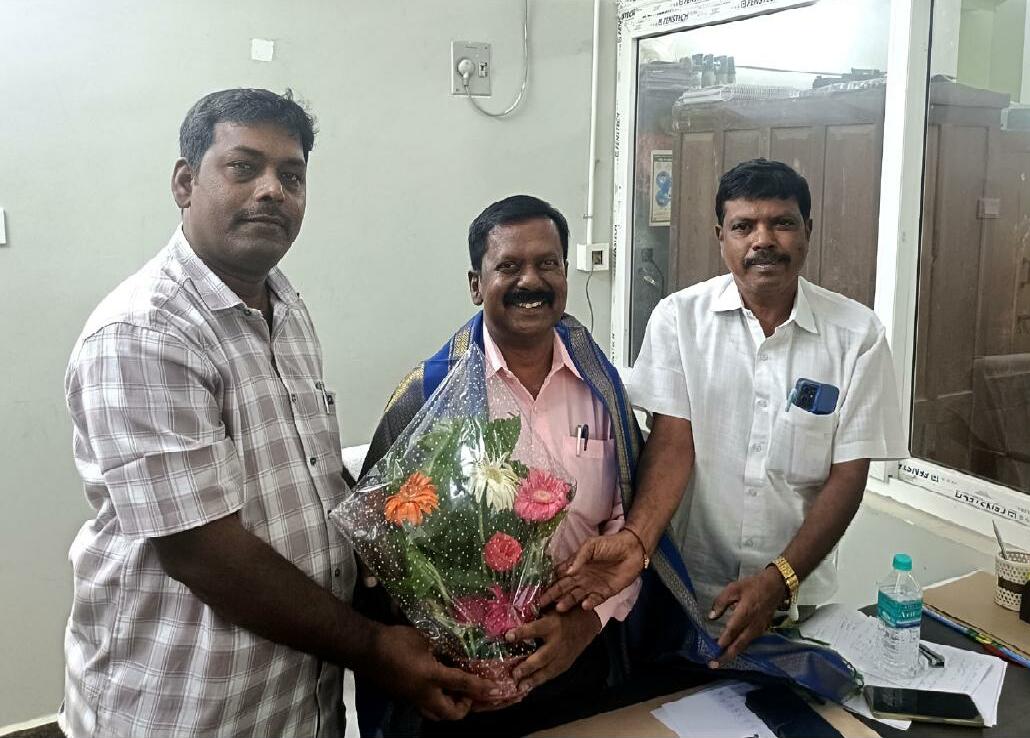 ఏవో గా బాధ్యతలు స్వీకరించిన మురళికి ఘన సన్మానం