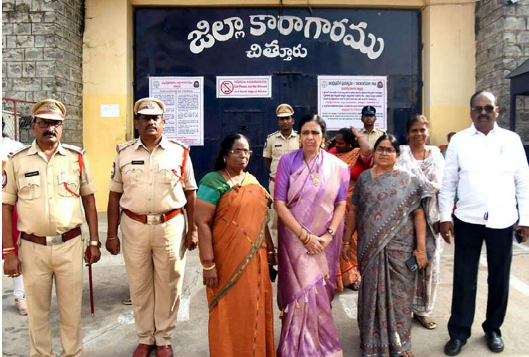 మహిళలకు అండగా మహిళా కమిషన్ పనిచేస్తుంది