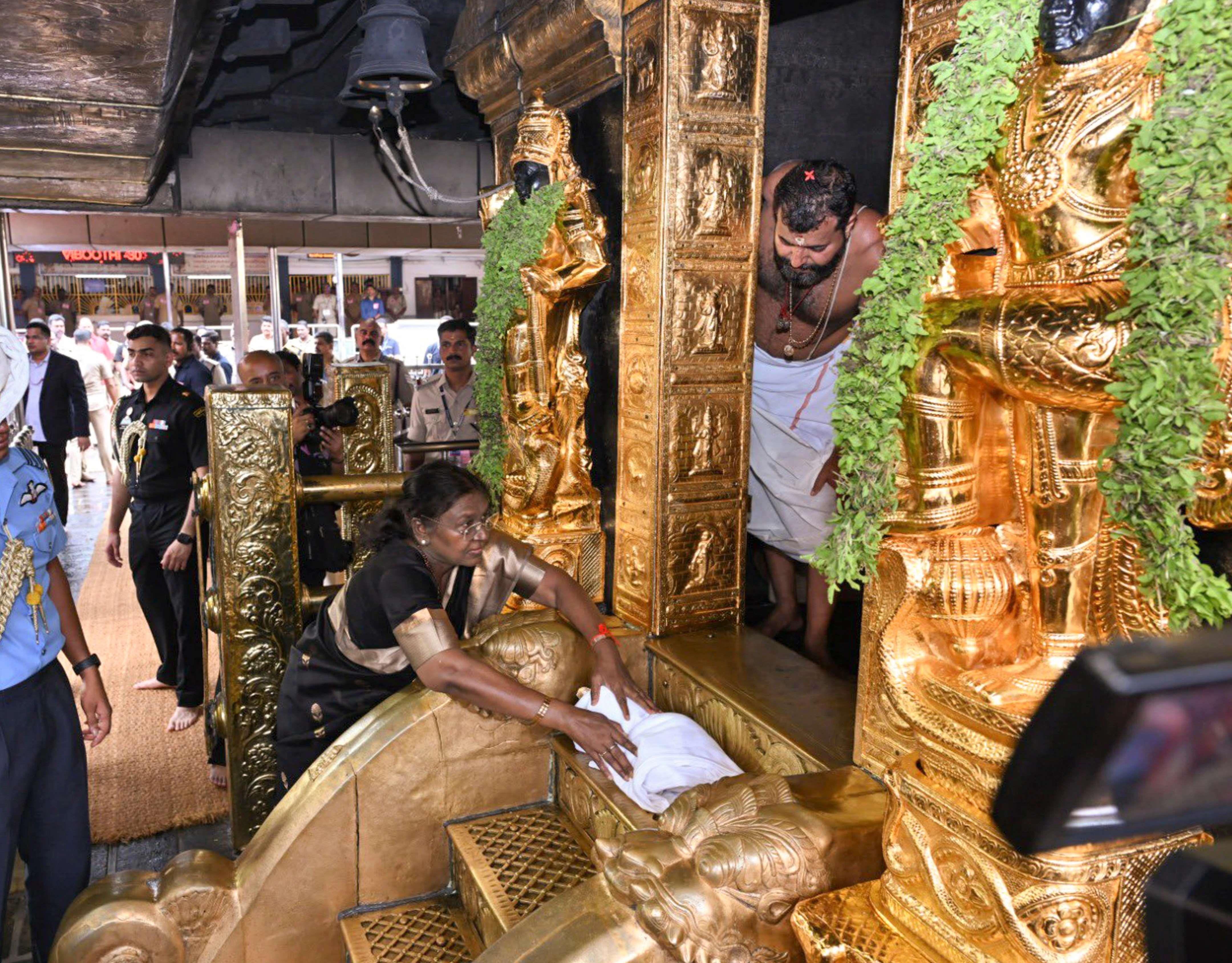 केरलः कम्युनिस्ट राज में चोरी हुआ मंदिर का सोना