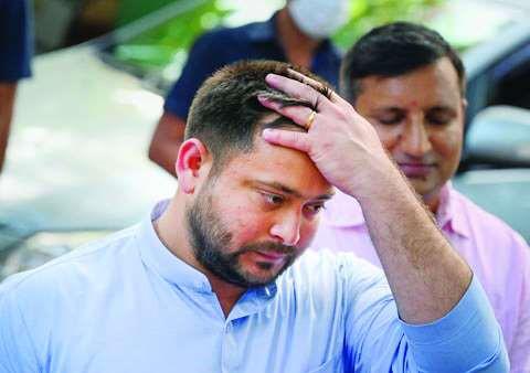 गहरे सदमे में तेजस्वी