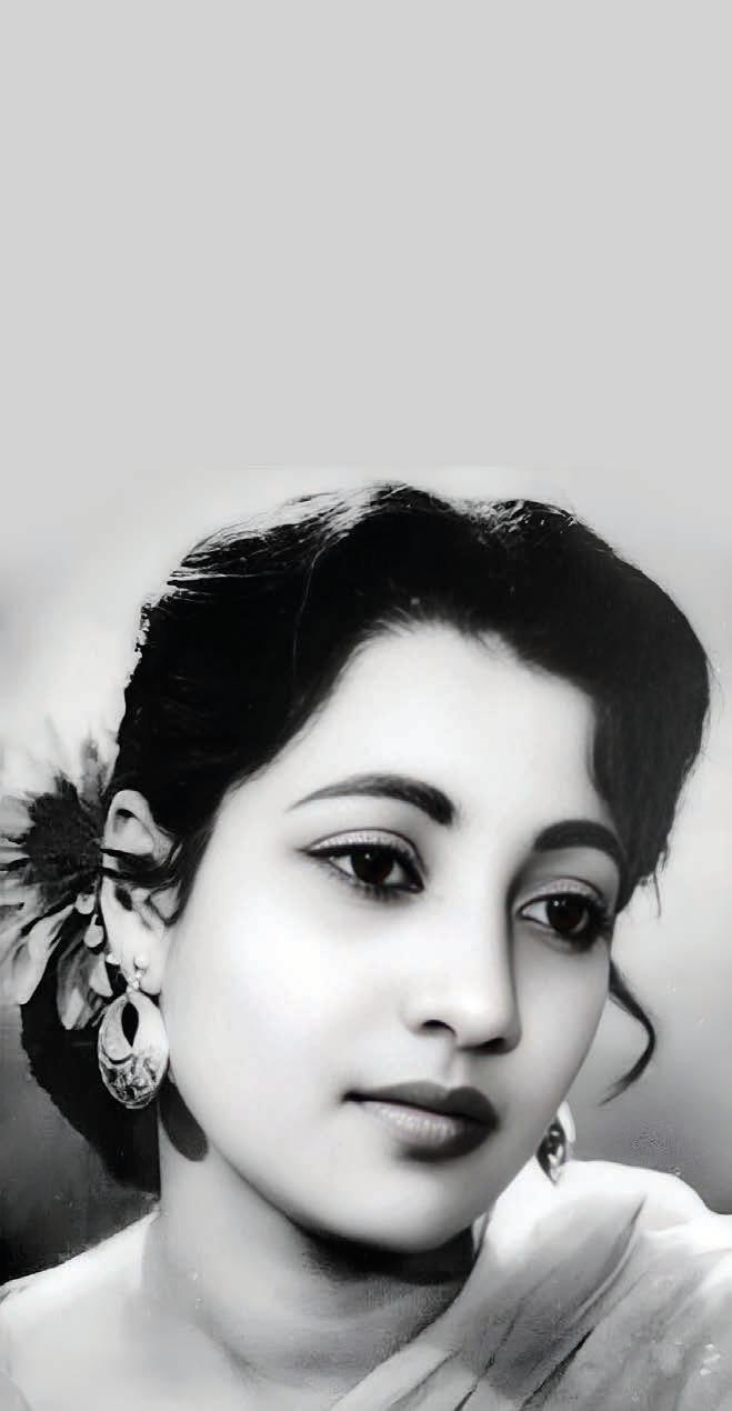 সুচিত্রার স্বেচ্ছা-নির্বাসন: এক পরিকল্পিত রসায়ন