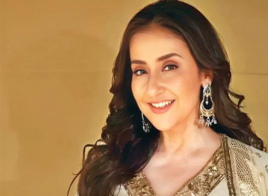 পা দুটো জড়িয়ে বলেন, ‘ম্যাডাম আমি আপনার ফ্যান! '
