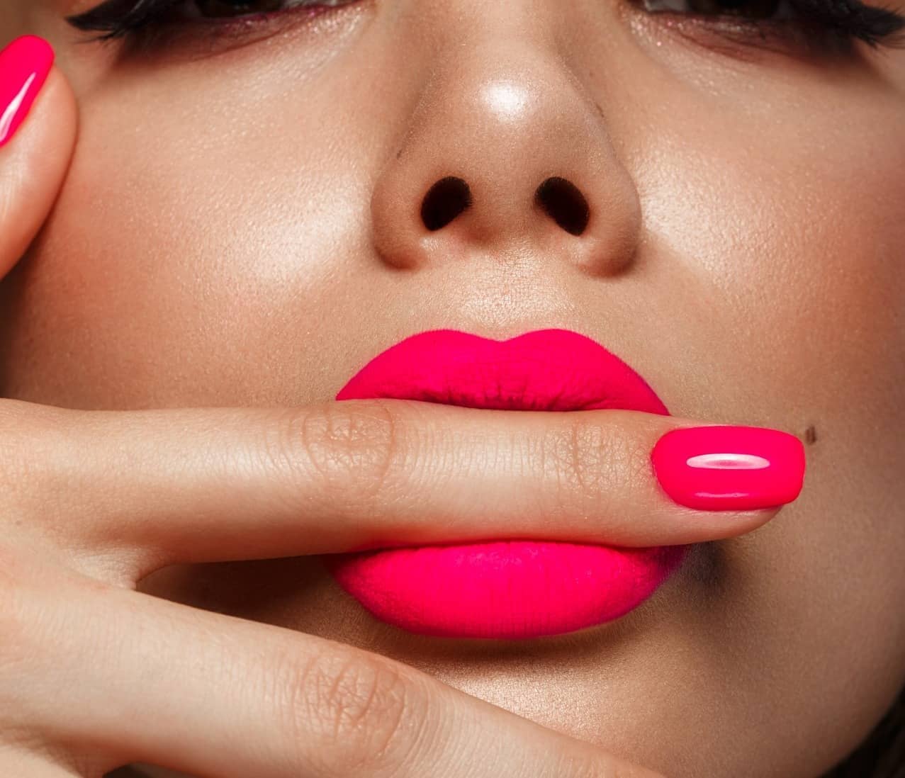 What Are Natural Cosmetics