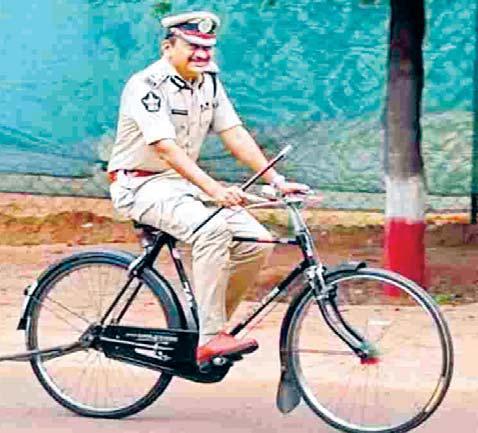 రిటైరైన తర్వాత సైకిల్పై ఇంటికి...