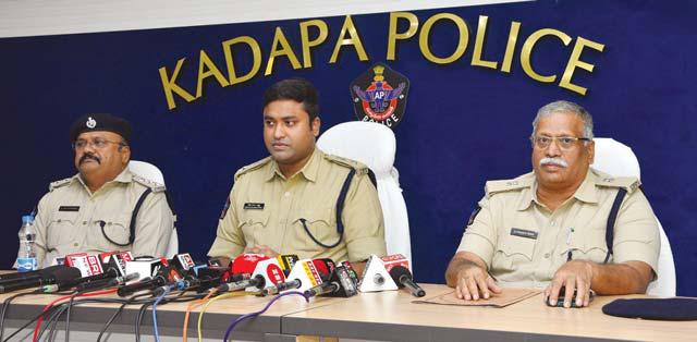 ఆత్మహత్యలు సమస్యకు పరిష్కారం కాదు -జిల్లా ఎస్పీ డివి శ్రీనివాసరావు ఐపిఎస్