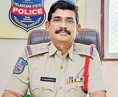అక్రమ భూ రిజిస్ట్రేషన్లో తహస్థిలార్ అరెస్ట్