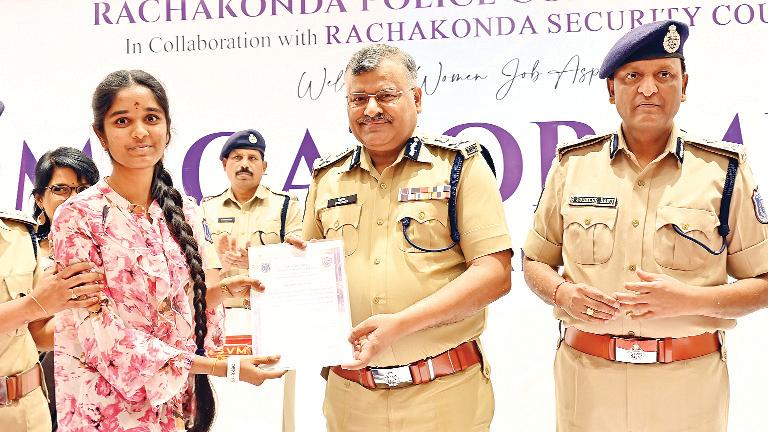 స్వశక్తితోనే మహిళల ఆత్మగౌరవం