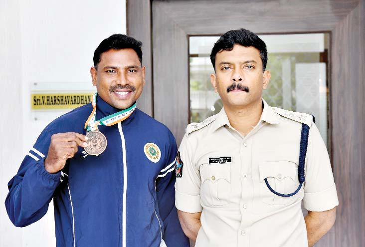 పోలీసు జూడో క్లస్టర్ పోటీలో కానిస్టేబుల్కు అభినందన