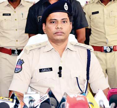 ఆన్ లైన్ బెట్టింగులకు అలవాటుపడి... హత్య
