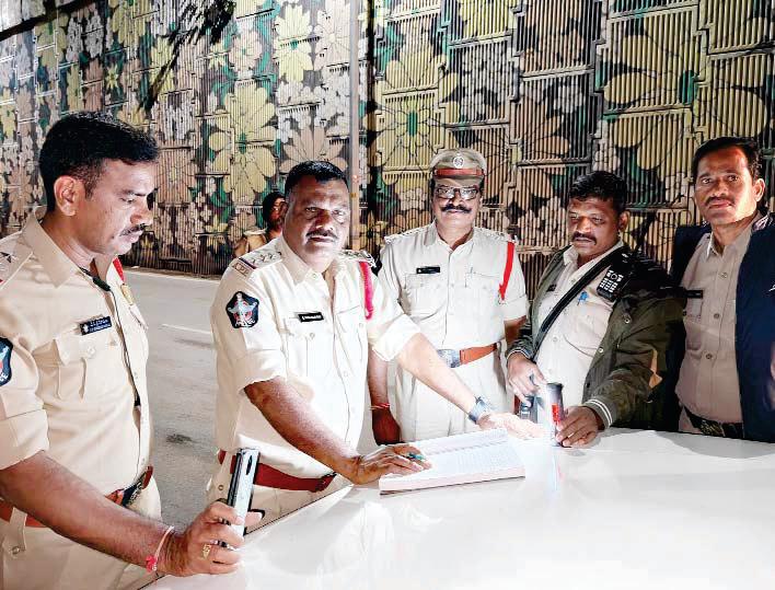 బస్సుల్లో కొనసాగుతున్న ముమ్మర తనిఖీలు