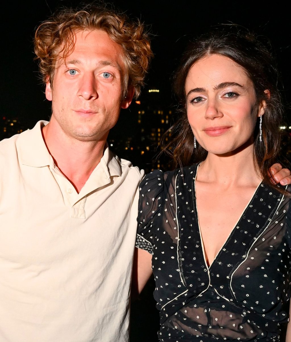 Jeremy Allen White Heats Up With Costar Molly Gordon