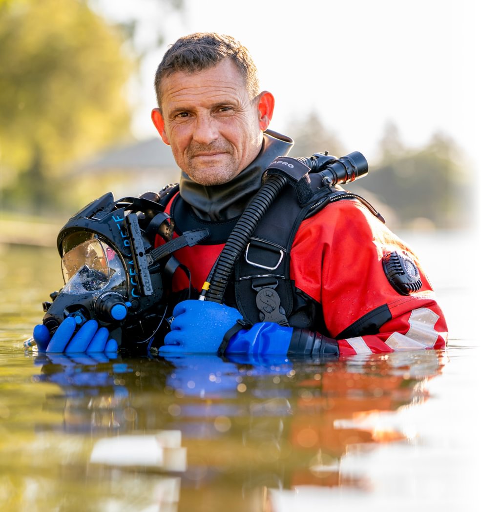 VOLUNTEER DIVER JUAN HEREDIA A Hero's Mission to Find the Lost