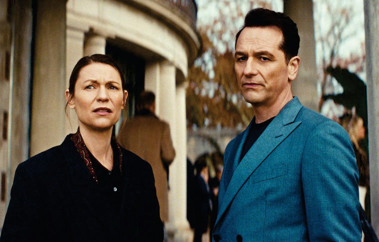 The journalist and the jinx in a suburban standoff