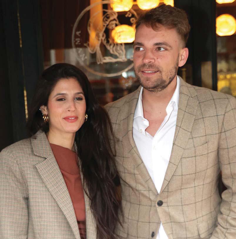 JOSÉ MARÍA ALMOGUERA Y MARÍA hacen planes con Carmen Borrego