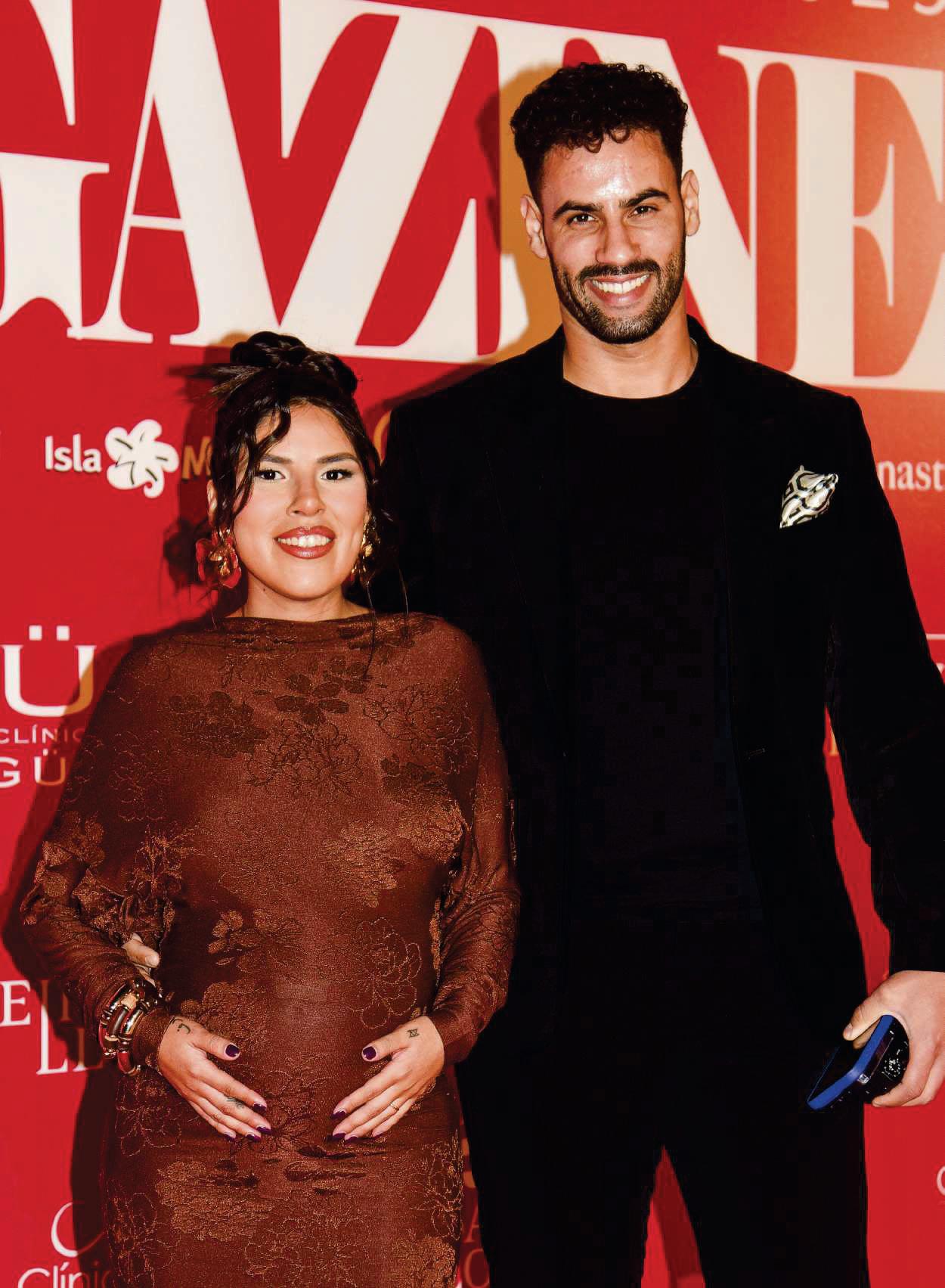 ISA PANTOJA Y ASRAF BENO se comen a besos a punto de ser papás